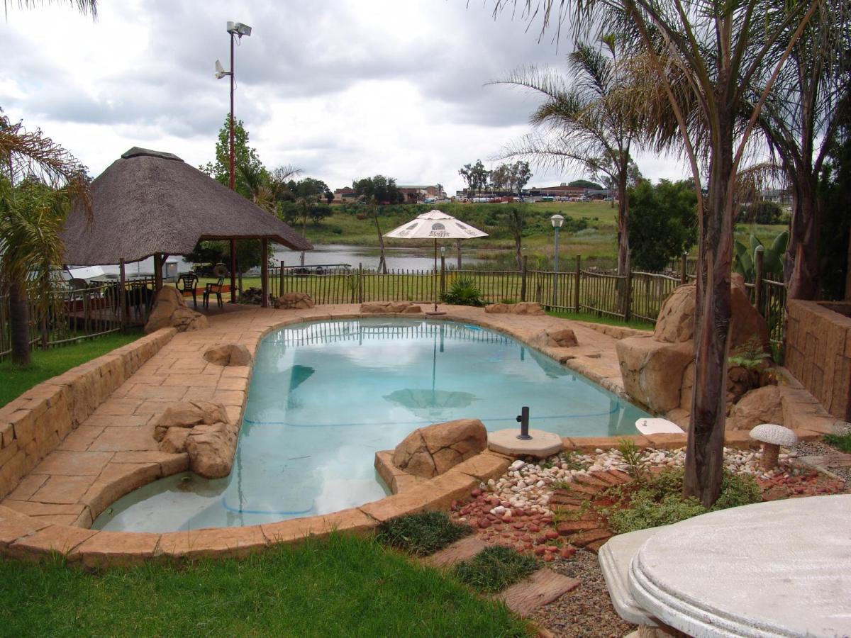 Waterside Lodge Cc Piet Retief Exterior foto
