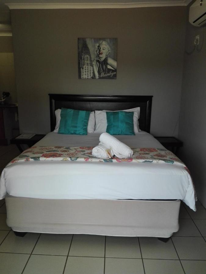 Waterside Lodge Cc Piet Retief Exterior foto